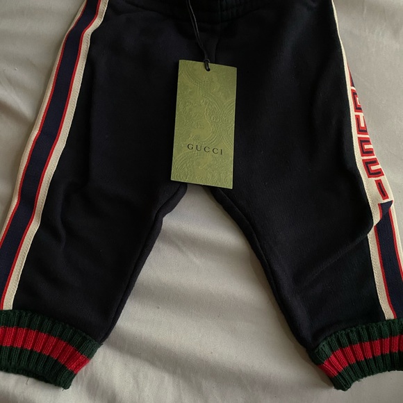Brand new Gucci jumpsuit 9-12mnths. - Picture 3 of 5
